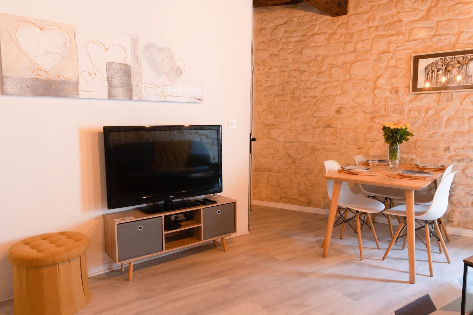 Immeuble 3 Apparts Centre Historique St Gilles Maisoncarreeconciergerie Saint-Gilles  Dış mekan fotoğraf