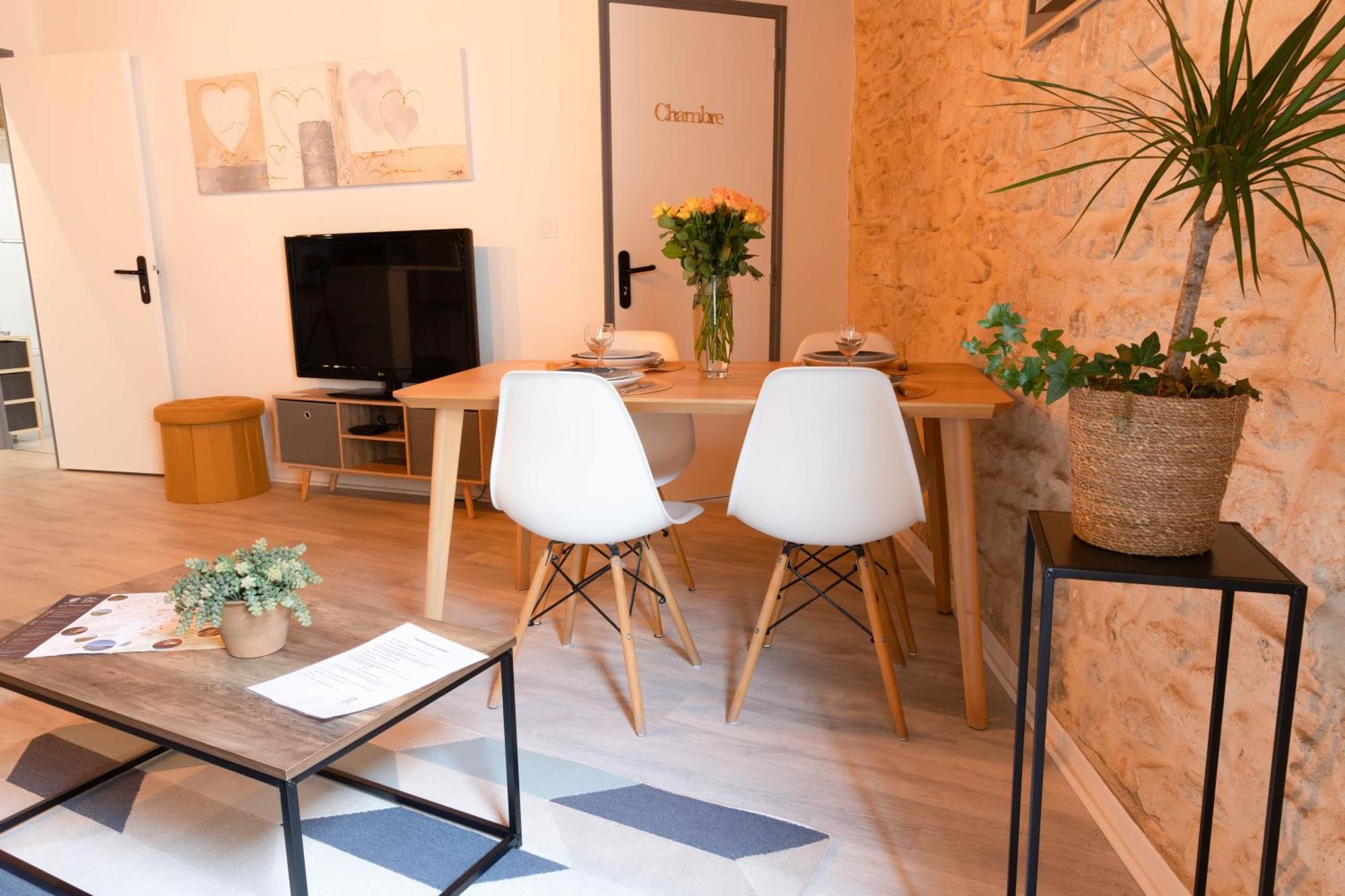 Immeuble 3 Apparts Centre Historique St Gilles Maisoncarreeconciergerie Saint-Gilles  Dış mekan fotoğraf